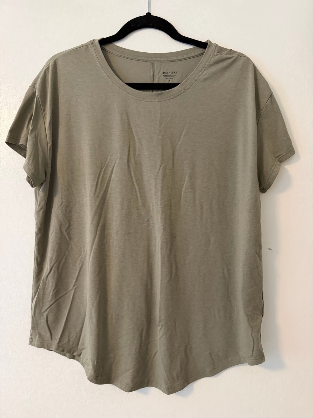 NWOT Athleta Pale Olive Green Move With Ease Tee, Size M